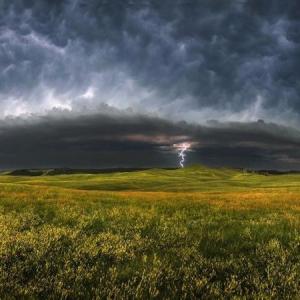 http://m.cdn.blog.hu/el/elitklub/image/termeszet/hatalmas_termeszet/storm-clouds-south-dakota_2009.jpg